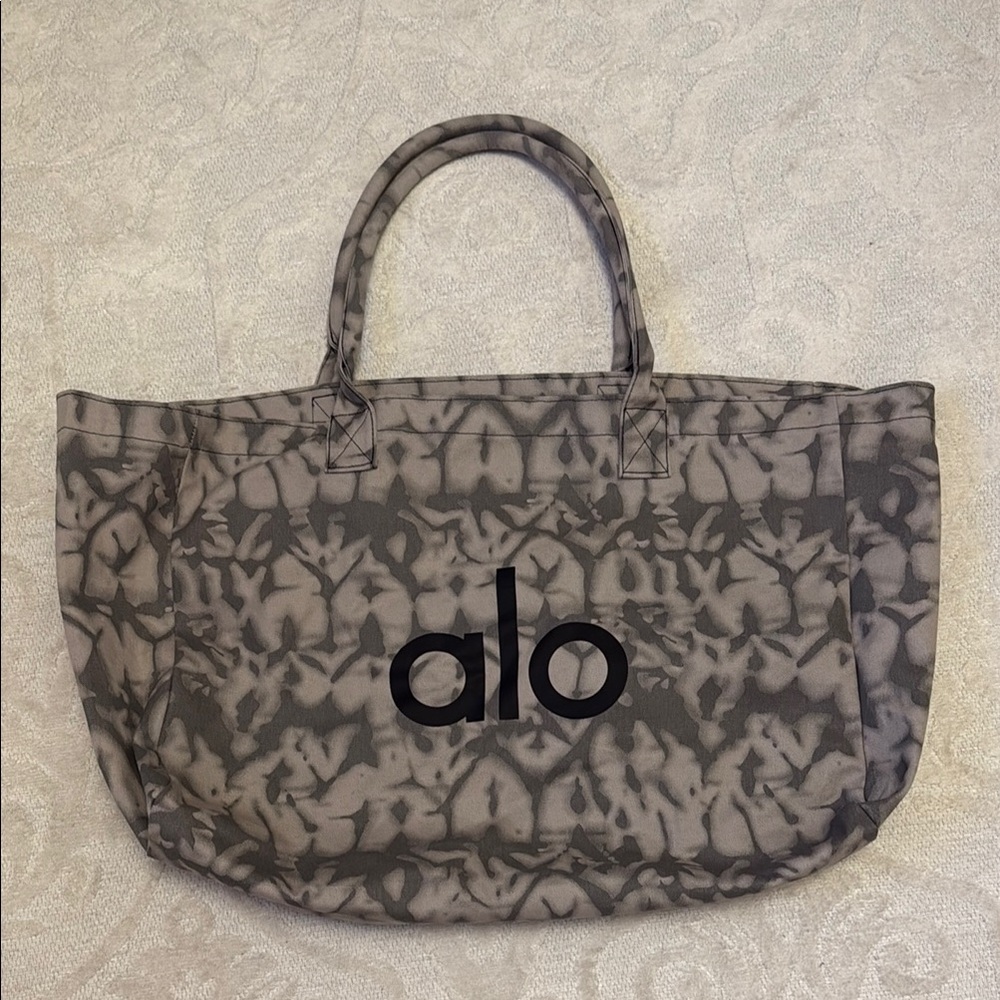 ALO Yoga Gray Designer Tote Bag with Logo Pattern